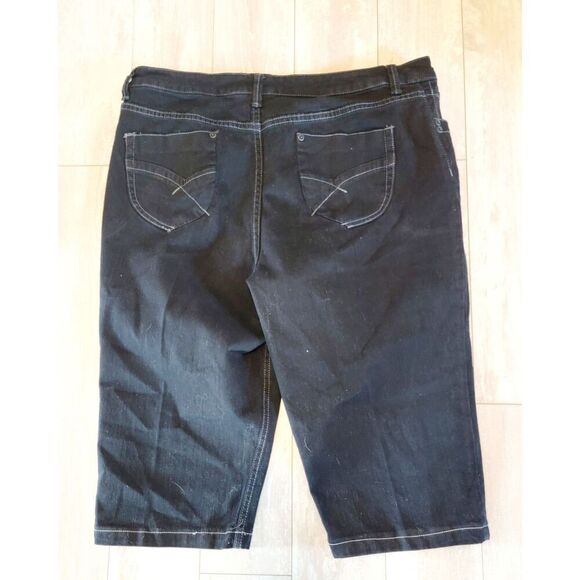 Chico's Platinum 3 Black Women's Denim Capri Jeans Long Shorts Pockets‎ Button - Picture 2 of 6